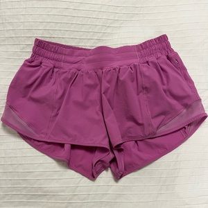 Lululemon Hotty Hot Short, Sz 6, 2.5” Magenta Glow